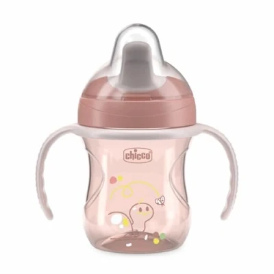 Immagine di Chicco Training Cup, in Plastica Un Bicchiere Antigoccia Bambini, Una Tazza per Imparare a Bere, Beccuccio Ergonomico Semi Soft, Valvola e Manici Rimovibili, 6 Mesi+, senza BPA, Rosa