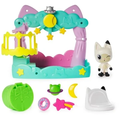 Immagine di Gabby&#039;s Dollhouse, Set di Gioco Balcone dei Sogni Pandy Paws, 8 Pezzi con Personaggi Giocattolo, Accessori per la Casa delle Bambole, Giocattoli Bambine e Bambini, 3+ Anni