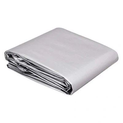 Immagine di Amazon Basics Telo impermeabile multiuso in poliestere 3,6 x 6 metri, 0,4 mm di spessore, colore argento/nero, confezione da 1 (In precedenza Marchio AmazonCommercial)