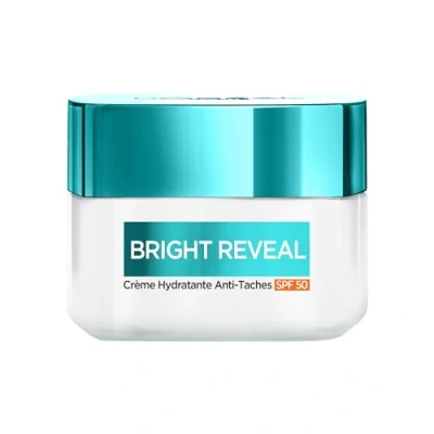 Immagine di L&#039;Oréal Paris Crema Idratante AntiMacchie SPF50 Arricchita con Niacinamide Liscia e riduce le Macchie Per tutti i tipi di pelle Brillante Reveal 50 ml