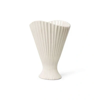 Immagine di ferm LIVING Vaso a fontana, bianco, altezza 30,5 cm, ceramica