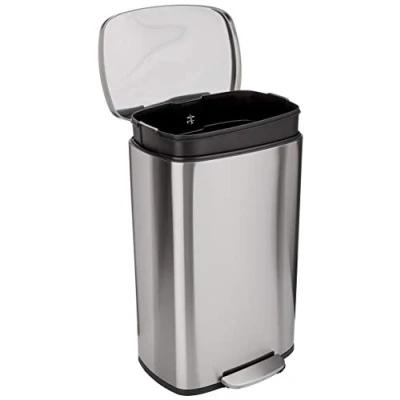 Immagine di Amazon Basics Pattumiera rettangolare con chiusura silenziosa, 50 l / 13.2 Gallon, satinato, nichel, Argento