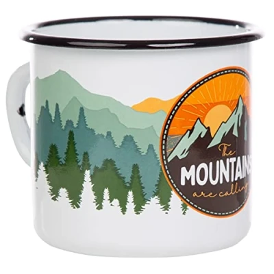 Immagine di MUGSY Tazza smaltata The Mountains are calling, 330 ml, con scritta in lingua tedesca