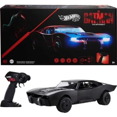 Immagine di Hot Wheels Batman Batmobile R/C, Veicolo in Scala 1:10 Ispirato Al Film con Radiocomando, Controller Usb Ricaricabile, per Bambini 6+ Anni, HCD19