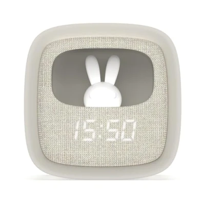 Immagine di MOB MOBILITY ON BOARD Sveglia e luce notturna per bambini Billy Clock Motivo coniglietto Frontale in tessuto Telaio plastica Soft Touch Programmazione di data, ora 3 allarmi (grigio)