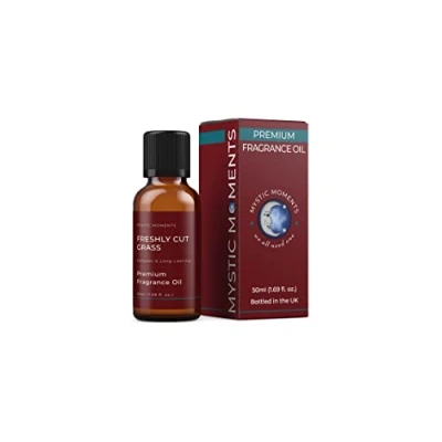Immagine di Mystic Moments Olio di fragranza Erba Appena Tagliata 50 ml Perfetto per saponi, Candele, Bombe da Bagno, bruciatori ad Olio, diffusori e Articoli la Cura della Pelle dei Capelli