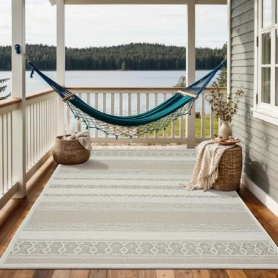 Immagine di the carpet Calgary robusto tappeto per esterni, resistente alle intemperie e ai raggi UV, balcone, terrazza, giardino d&#039;inverno o cucina sala da pranzo, 80x150 cm, Beige