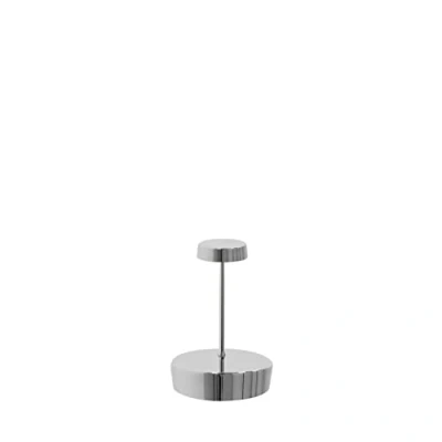 Immagine di Zafferano, Lampada Swap Mini con Finitura Cromo Lucido, da Tavolo Ricaricabile e Senza Fili Controllo Touch, Utilizzabile come Interni, Dimmer, 2700 K, Altezza 14,8 cm