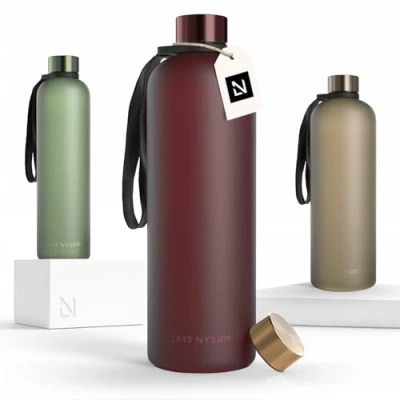 Immagine di LARS NYSØM Borraccia 1l Bottiglia acqua 1000ml BPA free ultraleggera in Tritan Sport a prova di perdite Ideale per sport, ufficio, yoga 2 coperchi inclusi (Berry Red, XL 1500ml)