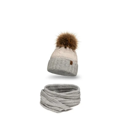 Immagine di Vivisence Set Invernale Elegante Donna Cappello con PON E Sciarpa Coordinata Foderato in Morbido Pile Caldo Antistatico Ideale per Le Giornate Fredde, Grigio Chiaro,Taglia Unica