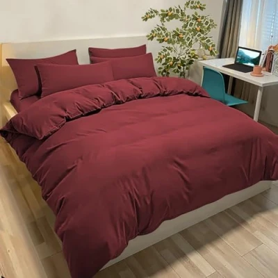 Immagine di Set Copripiumino Una Piazza e Mezza 200x200 cm (2 Federe 65x65) Monocromatico in Microfibra Bordeaux, Morbido ed Ipoallergenico, Inclusa Federa 50x80