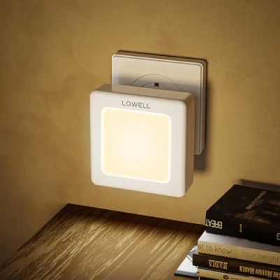 Immagine di LQWELL® Luce Notturna con Presa Pieghevole Sensore Crepuscolare, Lampada LuminositÀ Regolabile, Automatica Presa, di Orientamento (Bianco, 1 Pezzo)