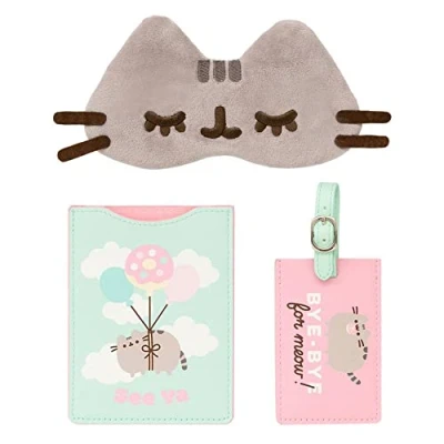 Immagine di Grupo Erik: Set da viaggio Pusheen portapassaporto di Pusheen, con Custodia per passaporto, Etichetta Bagaglio e Mascherina copri occhi, Gadget