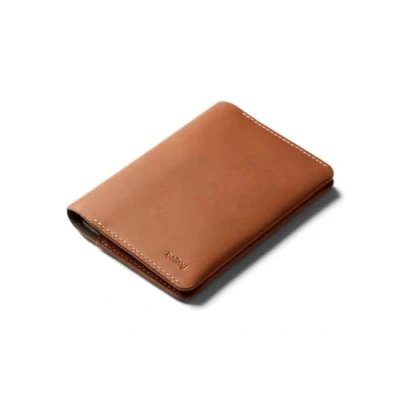 Immagine di Bellroy Passport Cover (portafoglio/custodia da viaggio sottile con scomparti per carte e spazio contanti documenti di viaggio) Caramel