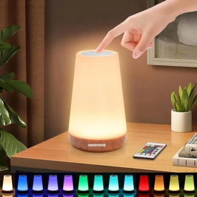 Immagine di HOOMOOZ Lampada da Comodino, Luce Notturna LED senza Fili, Abat Jour con Touch Dimmerabile e Telecomando, 13 Colori RGB, 5 Luminosità, USB Ricaricabile, per Camera Letto, Soggiorno, Bar, Ristorante