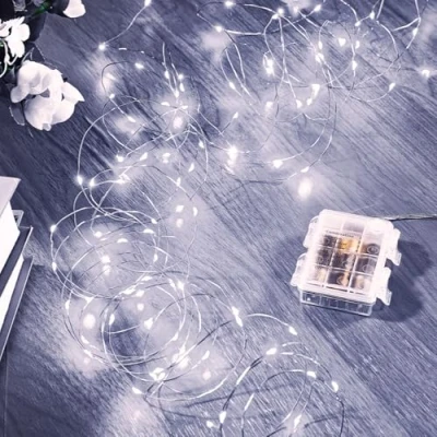 Immagine di Ariceleo Ghirlanda Luminosa LED 5m, 50 Luci di Fata a Batteria, 1 Pack Filo Rame Bianco con Telecomando, Timer &amp; Modalità Scintillio, Ideale per Esterni, Camera da Letto, Matrimoni, Natalizie