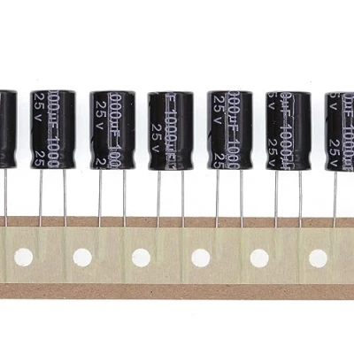 Immagine di 50 Pezzi 25V 1000UF Condensatore elettrolitico in alluminio plug 10x17 10 * 17mm