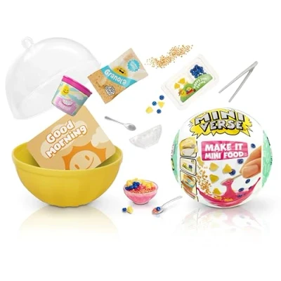 Immagine di Miniverse Make It Mini Food di MGA Cafe Serie 3 Oggetti da Collezione in una Confezione Misteriosa Gioco Resina Fai te Repliche Cibi, NON COMMESTIBILI Età 8+