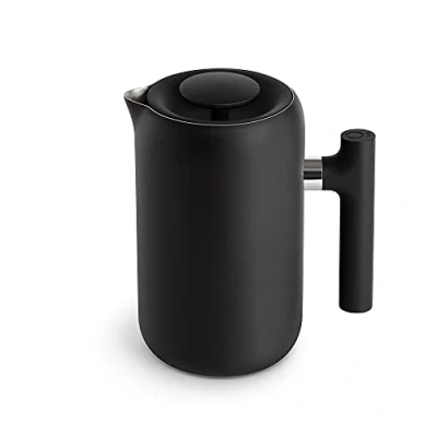 Immagine di Fellow Clara Caffettiera a stantuffo pressa da caffè portatile in acciaio inox, mano isolata Nero opaco 710 ml