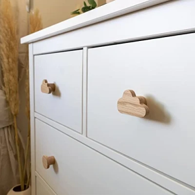 Immagine di 4 maniglie per mobili cameretta dei bambini in legno di quercia non trattato a forma nuvola pomelli adatti comò armadio cassetti idea regalo (4 nuvola)