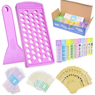 Immagine di Kit Creazione Balsamo Labbra Vassoio e Spatola per Riempimento Semplice 50 Tubetti Vuoti con Tappo (10x5 Colori) 5.5 ml Adesivi Scrivibili Stampati