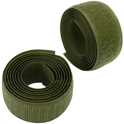 Immagine di Aerzetix C65942 Nastro/rotolo di scratch 25mm 1 metro auto aggrappante organizer/fermacavo striscia aggancio sacchetto indumento cinghia colore: verde cedro in poliammide e poliestere