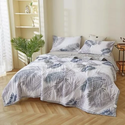 Immagine di Piumino Estivo, Morbida e Traspirante Trapunta Reversibile in Microfibra Coperta da Divano Anallergico, per Camera letto Copriletto Trapuntato Singolo Matrimoniale (Foglie estive, 180*200CM)