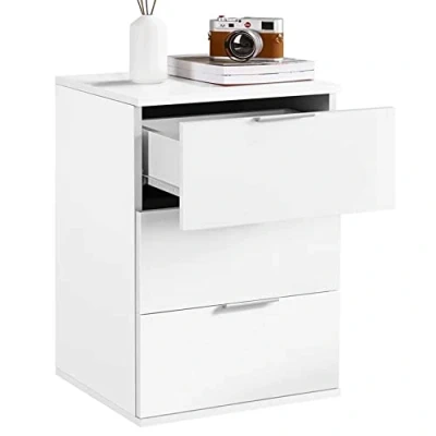 Immagine di BAKAJI Comodino Camera da Letto Mobiletto Cassettiera 3 Cassetti con Maniglie in metallo Design Moderno Legno MDF Colore Bianco Mobile Arredo Casa Dimensione 61 x 40 46 cm