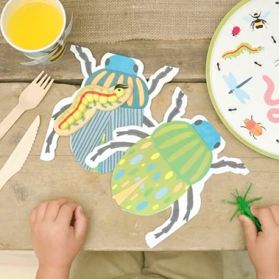 Immagine di Ginger Ray Confezione da 16 tovaglioli di carta pieghevoli a forma insetto strisciante, per feste compleanno bambini