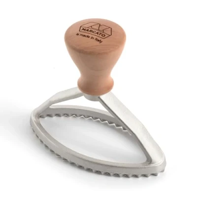 Immagine di Marcato Stampo per Ravioli e Biscotti, Forme Ravioli, Formine in Legno Massello Alluminio Prossofuso, Stampino Ovale da 100 mm