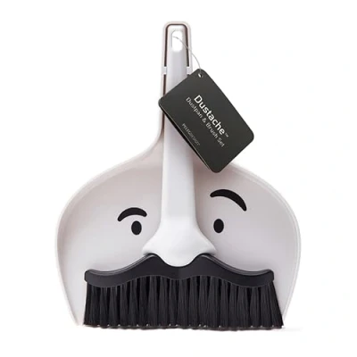 Immagine di Peleg Design Dustache Set Paletta e Spazzola Baffi per Pulire Tavoli, Scrivanie Auto Scopa con Manico Nero Bianco, Salvaspazio