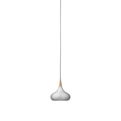 Immagine di FRITZ HANSEN Orient P1 Pendolo in alluminio/quercia Ø 22,5 cm