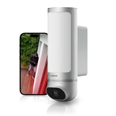 Immagine di Bosch Smart Home Videocamera per esterni II, sorveglianza esterni, risoluzione Full HD 1080p, sirena di allarme integrata e lampada design, compatibile con Amazon Alexa, argento