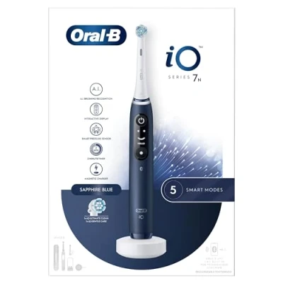 Immagine di Oral B Spazzolino Elettrico Ricaricabile iO 7N, Sensore di Pressione, Display Interattivo, Intelligenza Artificiale, Ricarica Rapida, 2 Testine, 1 Spazzolino, Custodia da Viaggio, Blu, Idea Regalo