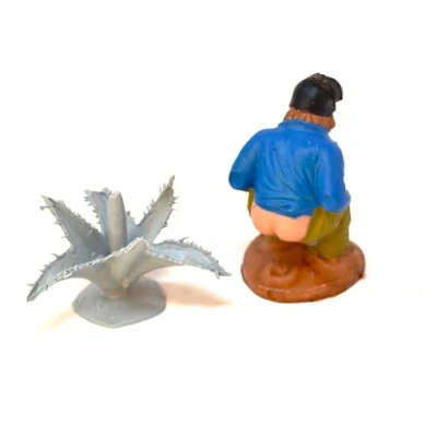 Immagine di figura del presepe nascosto di 5 cm. trova la natalizia. l&#039;uomo che fa cacca. figurina cagando. set scena natività, figure, gesù. 3 Re. modelli in scala
