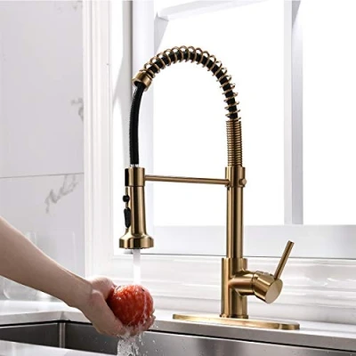 Immagine di TIMACO rubinetto da cucina in oro spazzolato con rotazione a 360 , miscelatore per irroratore scomparsa, monocomando uso professionale