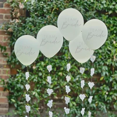 Immagine di Ginger Ray Palloncini in lattice verde chiaro con coda floreale di carta, decorazioni per addio al nubilato, confezione da 5