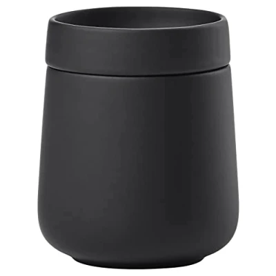 Immagine di Zone Denmark Nova One Contenitore in ceramica con coperchio, per riporre utensili da bagno come dischetti di cotone e tamponi cotone, diametro 8,4 cm, altezza 10 capacità 290 ml, colore: Nero