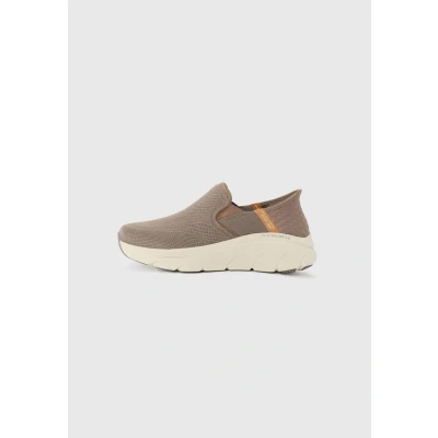 Immagine di Skechers Hands Free Slip ins D&#039;lux Walker 2.0 Reeler, Scarpe da Ginnastica Uomo, Marrone, 46 EU Larga