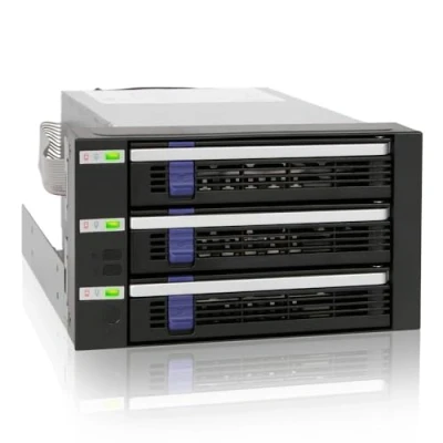 Immagine di Backplane Cage, Rack Mobile, Scatola di Gabbia con cassetto Hot Swap per 3 x HDD/SSD 2,5&quot; o 3,5&quot; SAS II/SATA III 6Gb/s in 2 alloggiamenti da 5,25&quot; alluminio Icy Dock FatCage MB153SP B