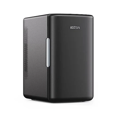 Immagine di AstroAI Mini frigorifero 2 in 1, 6 litri, 8 lattine con funzione di raffreddamento e riscaldamento, presa 12 V/220 V, per auto, uffici dormitori, colore nero…