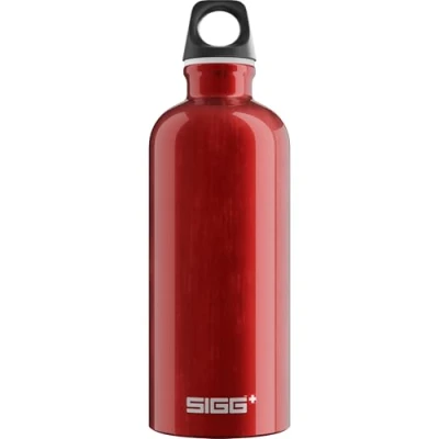 Immagine di Sigg Traveller Red Borraccia Alluminio (0.6 L), Colorata Ermetica e Priva di Sostanze Nocive, Acqua Leggerissima in