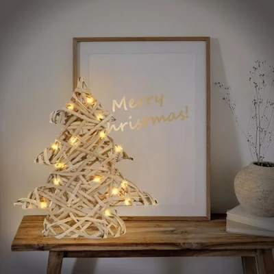 Immagine di ECD Germany Albero di Natale con Illuminazione a 15 LED Luce Bianco Caldo Decorazione Natalizia 30 cm in Rattan Timer 6 ore ON 18 OFF e Batterie Design Creativo