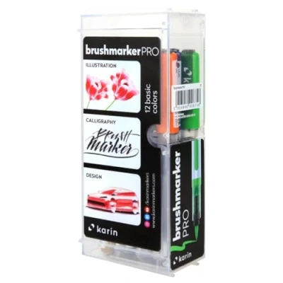 Immagine di Karin Brushmarker Pro 12 Basic Colours Set Pennarelli da pezzi corpo trasparente con sistema Ink Free, 2,4 ml di colore liquido. Nessun pennarello