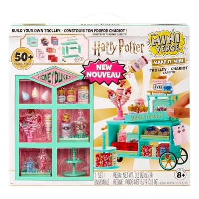 Immagine di MGA&#039;s Miniverse Make It Mini Honeydukes Trolley Miniature di Harry Potter da Collezionare, più 50 Pezzi, Fai te, Gioco in Resina, Replica Cibo. Età 8+. NON COMMESTIBILE