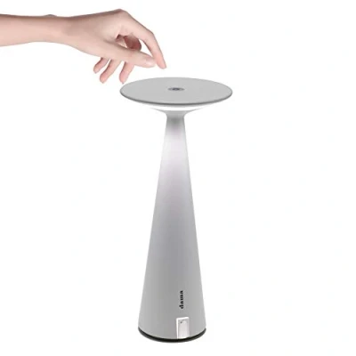 Immagine di Zafferano Dama Lampada LED Dimmerabile da tavolo in alluminio, Protezione IP54, Uso Interno/Esterno, Entrata USB laterale per ricarica dispositivi mobili, H29cm, Plug EU Bianco