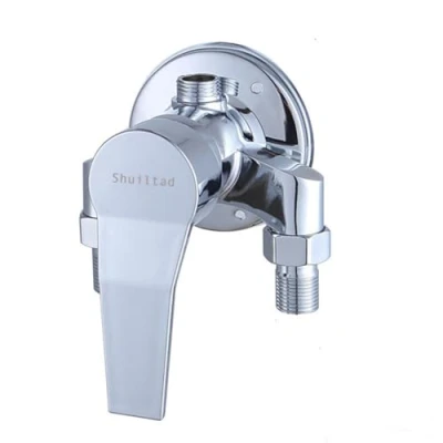 Immagine di rubinetto doccia a vista in ottone per montaggio parete con interruttore valvola di controllo acqua fredda e calda, miscelatore bagno
