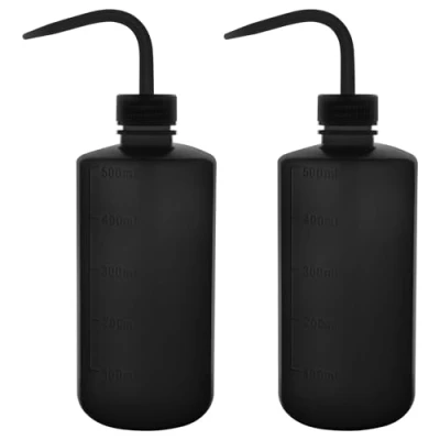 Immagine di stonylab Bottiglia di Lavaggio Chimico in LDPE, Confezione da 2 Strumento Irrigazione Spremere Plastica Nera Sicurezza Flacone con Etichette Scala e Bocca Stretta, 500 ml