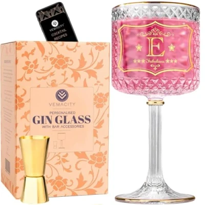 Immagine di Vemacity Bicchieri Gin Tonic Personalizzato Bicchiere con Iniziale (E), 3 Bordi Dorati, Spoon e Jigger Oro Set Regalo in Confezione Elegante Personalizzati + PDF eBook Gratis