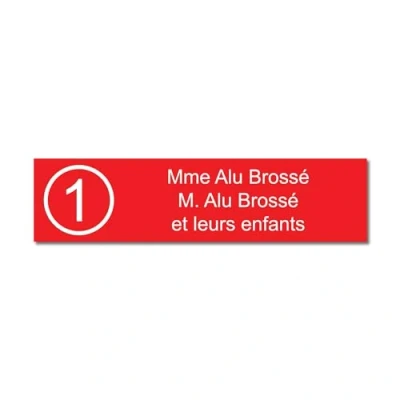 Immagine di Targhetta incisa per nome e numero cassetta delle lettere autoadesiva, 10 x 2,5 cm, personalizzata da 1 a 3 righe, colore: Rosso